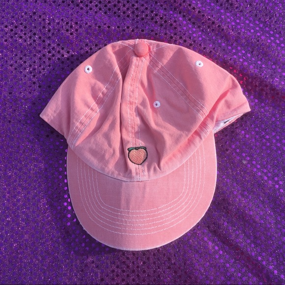 UNIF Accessories - ⛔️SOLD⛔️🍑BNIP UNIF Peach Hat🍑
